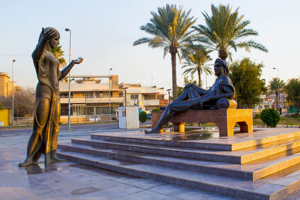 مجسمه شهرزاد و شهریار در بغداد